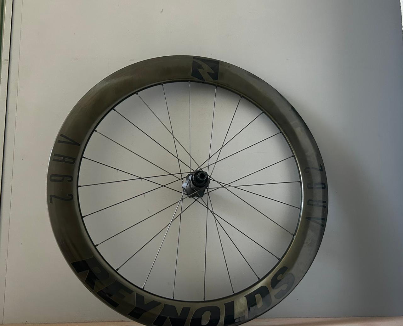 Par de rodas Reynolds AR 60/62 carbono
