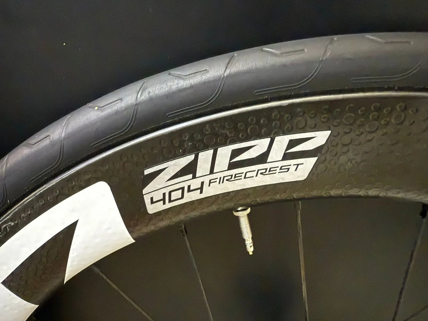 Par de Rodas Zipp 404 Firecrest Disc Tubeless - Hookless - Cubos ZR1 - 58mm