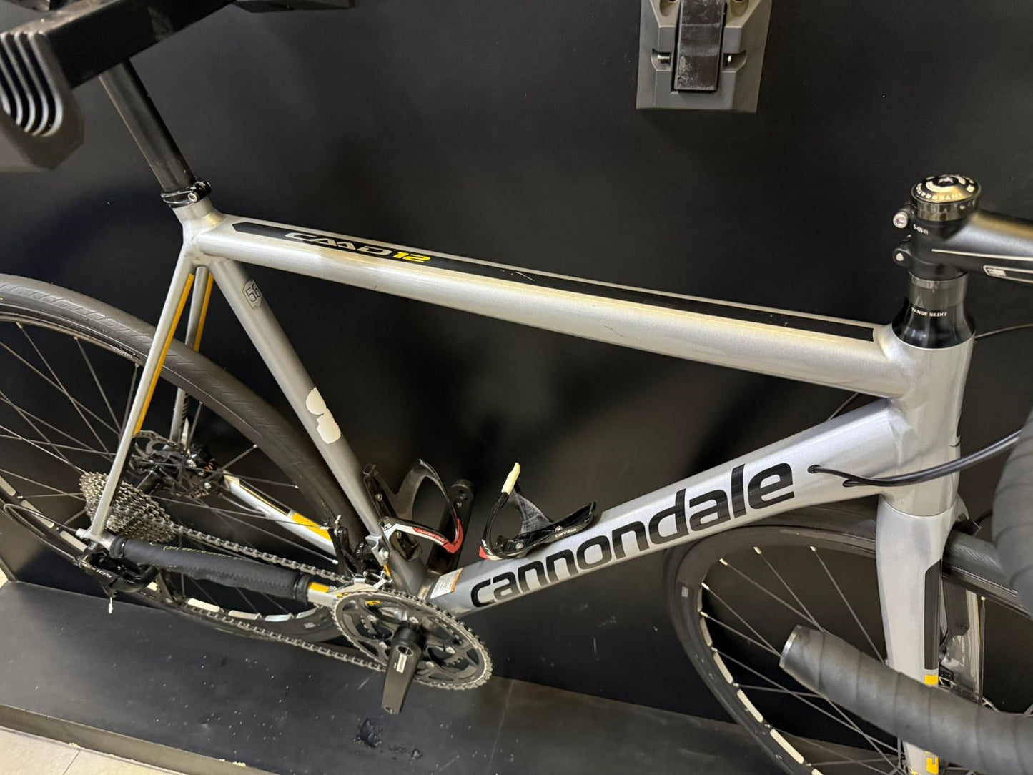 Bicicleta Road Cannondale CAAD12 Disc