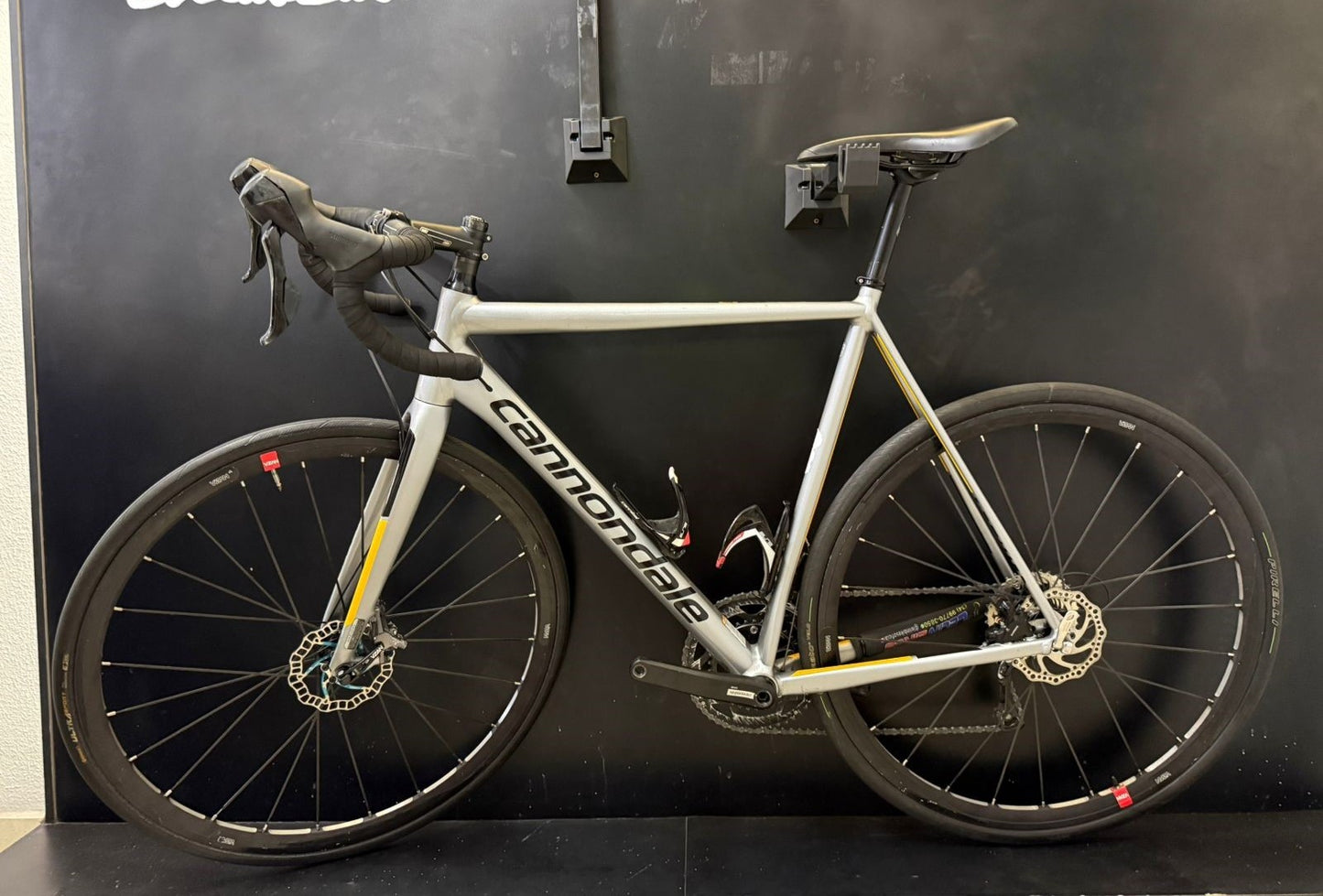 Bicicleta Road Cannondale CAAD12 Disc