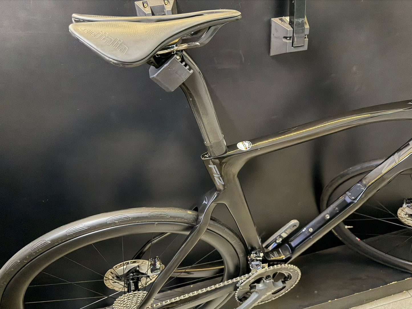 Pinarello Dogma F12 Black 2021 Disc — Seminova