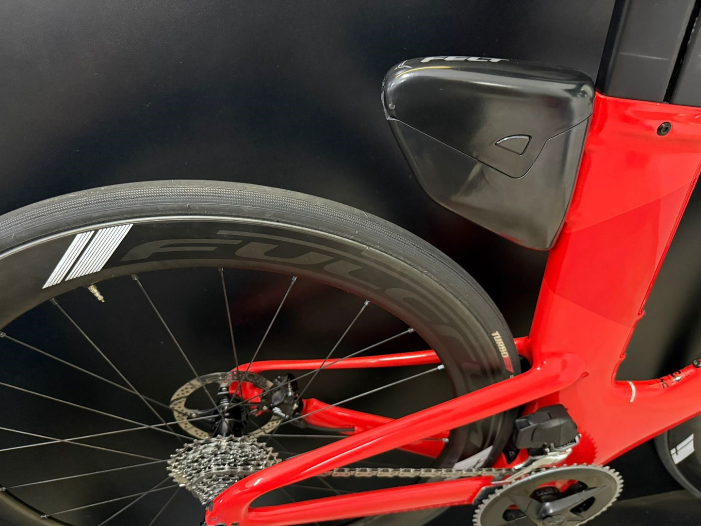 Bicicleta Triathlon Felt IAx Advanced - SRAM Rival AXS - Potenciômetro - 2024