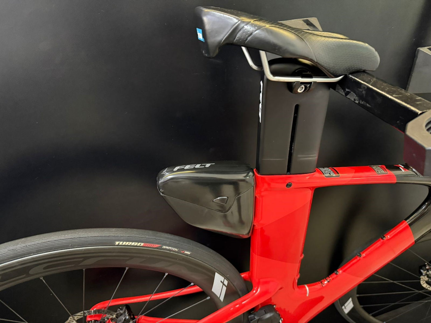 Bicicleta Triathlon Felt IAx Advanced - SRAM Rival AXS - Potenciômetro - 2024