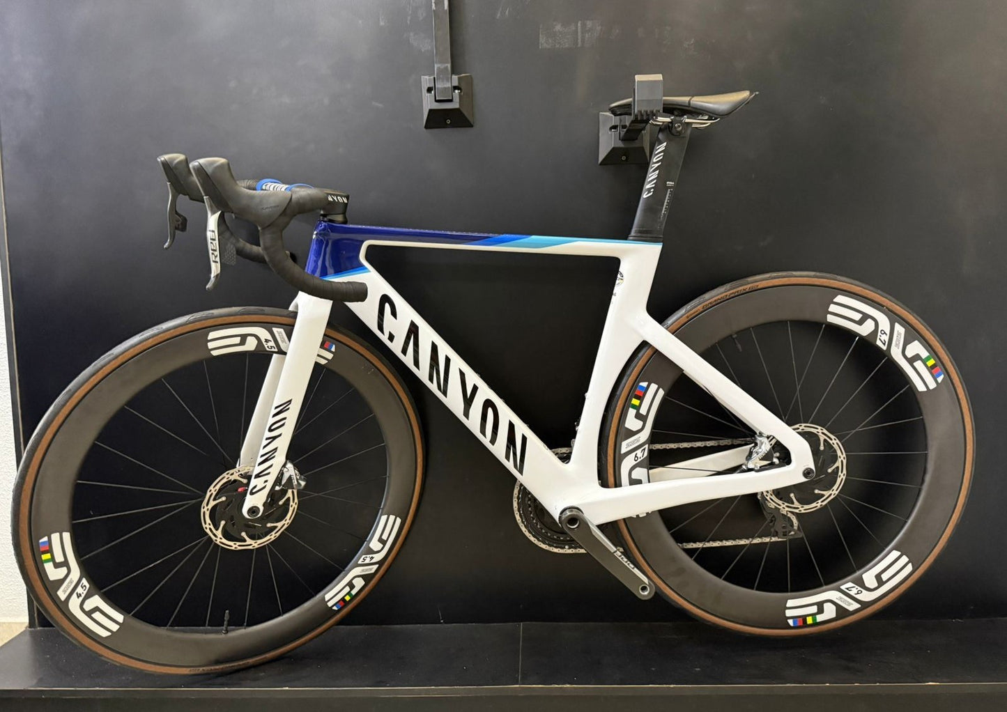 Bicicleta semizera aeroroad Canyon CFR R065