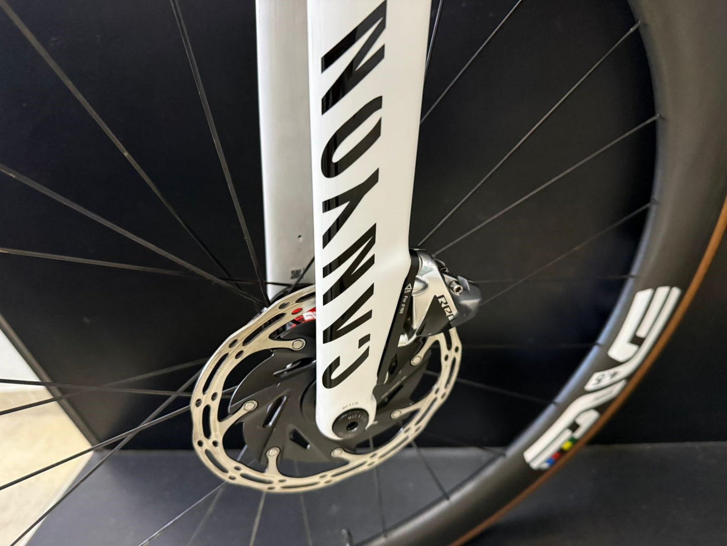 Bicicleta semizera aeroroad Canyon CFR R065