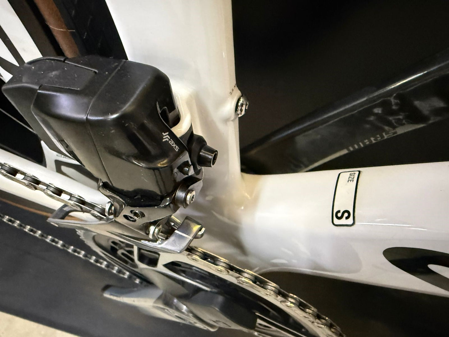 Bicicleta semizera aeroroad Canyon CFR R065