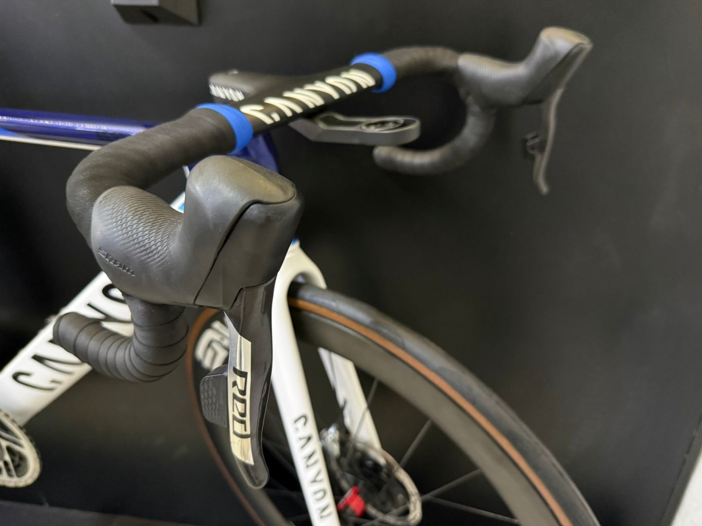 Bicicleta semizera aeroroad Canyon CFR R065