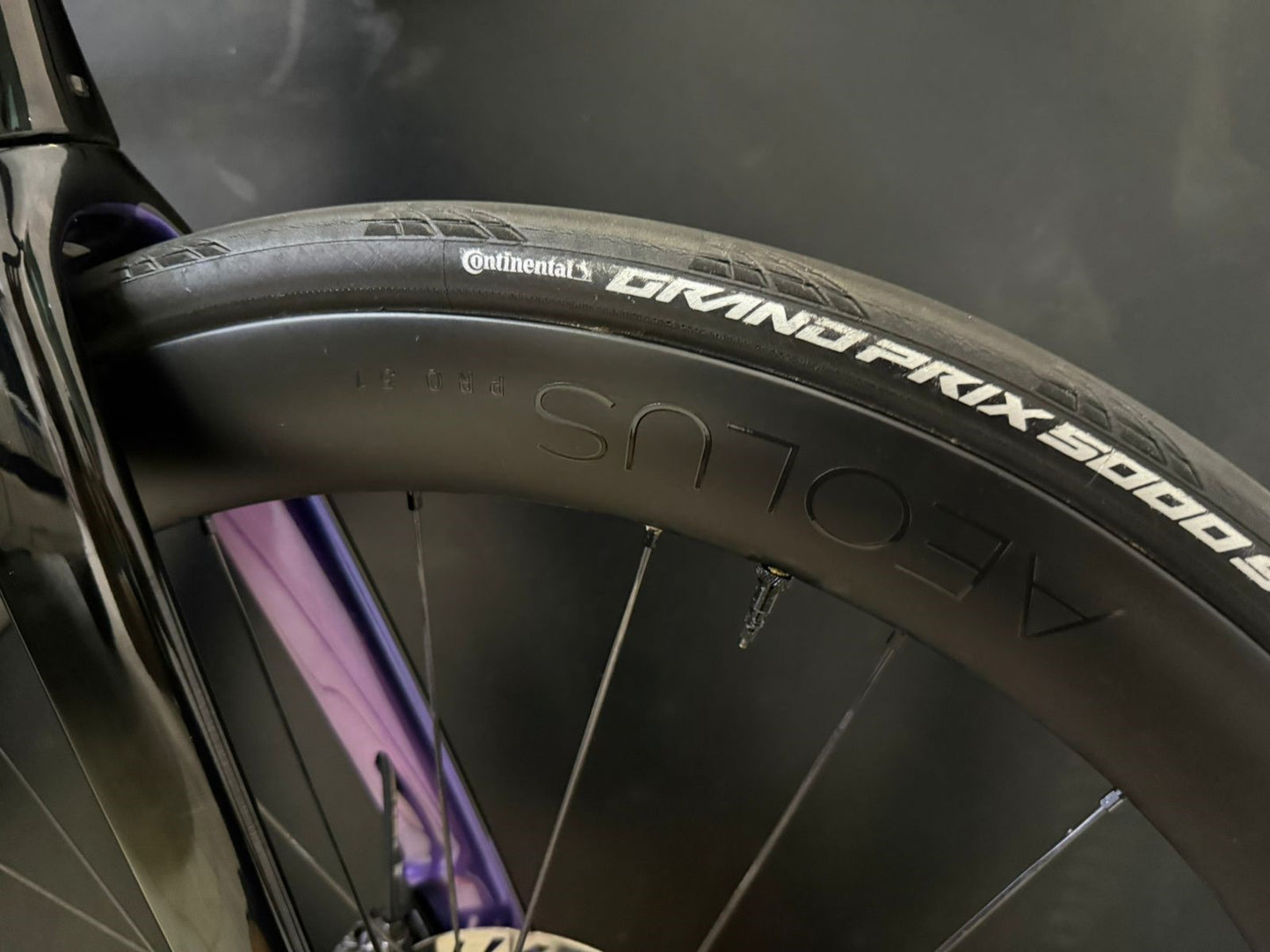 Bicicleta Road Trek Madone SL7 Gen 8 — Dark Star