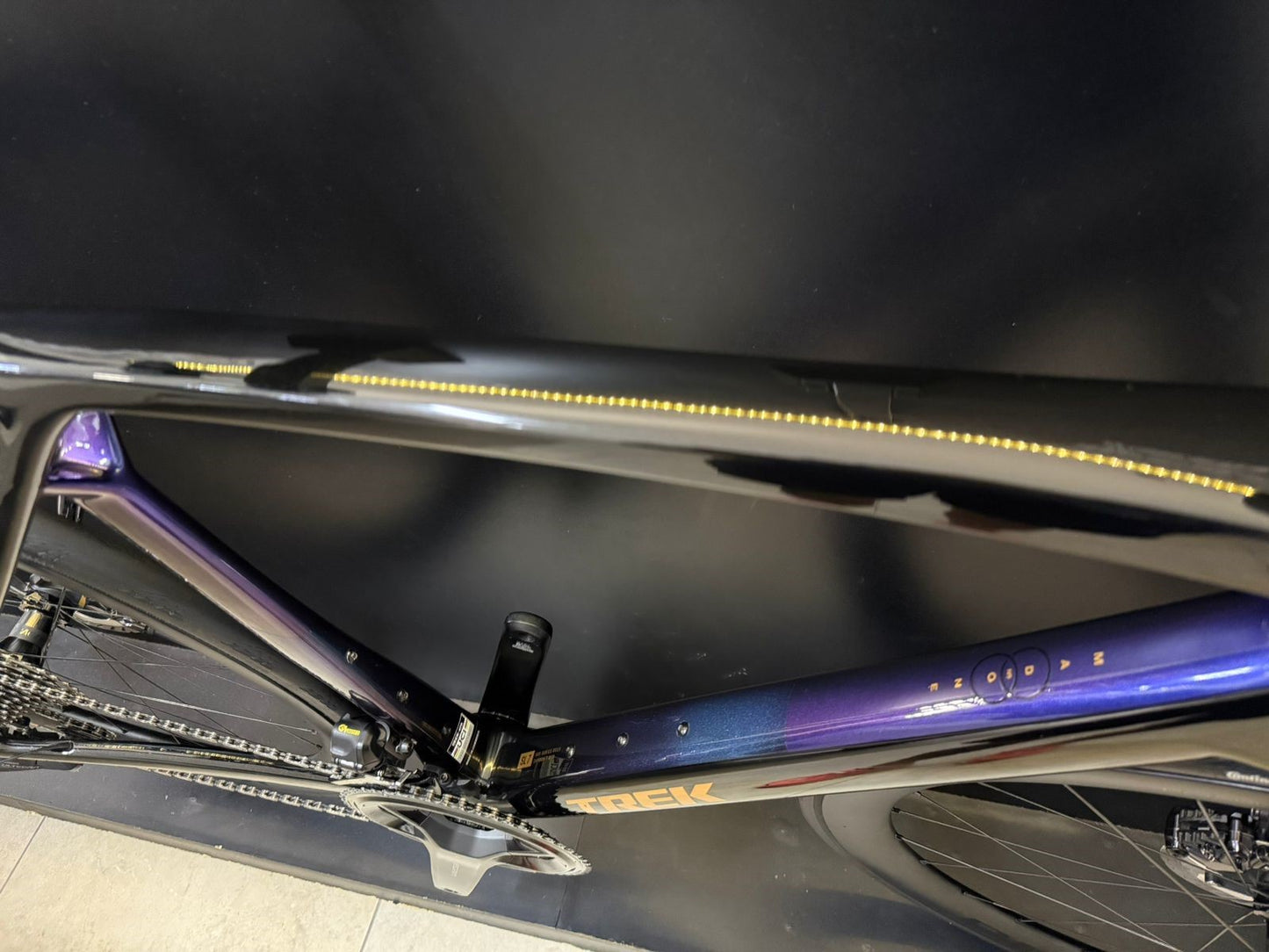 Bicicleta Road Trek Madone SL7 Gen 8 — Dark Star
