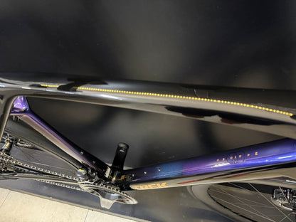 Bicicleta Road Trek Madone SL7 Gen 8 — Dark Star