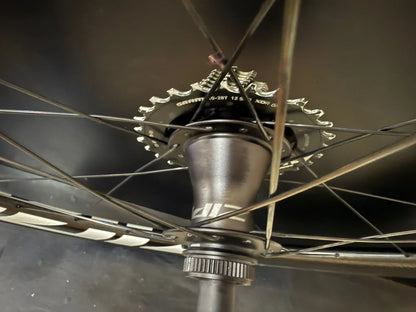 Par de Rodas Zipp 404 Firecrest Disc Tubeless - Hookless - Cubos ZR1 - 58mm
