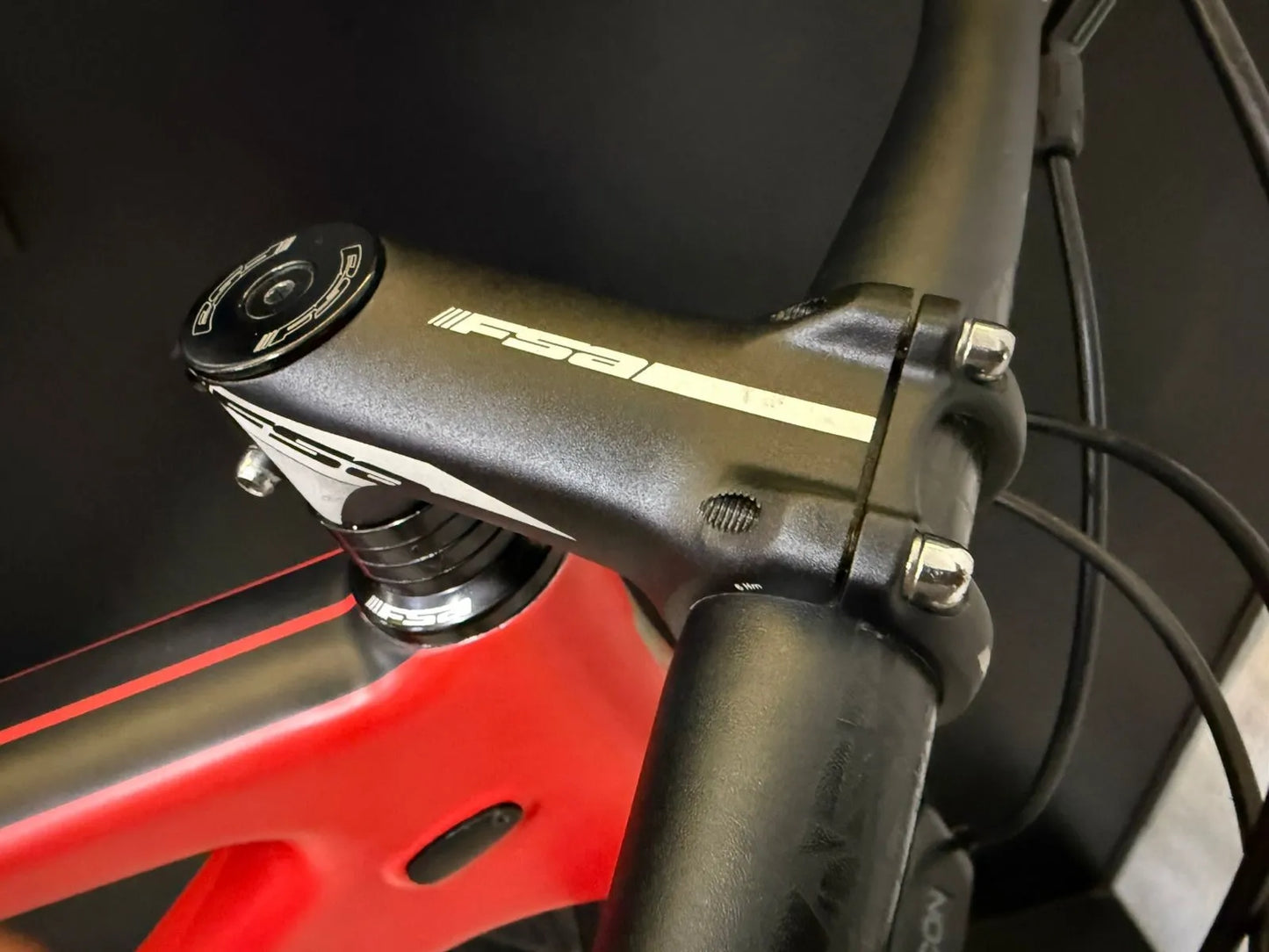 Bicicleta Caloi Elite Carbon Sport - Shimano SLX 12v - 2022