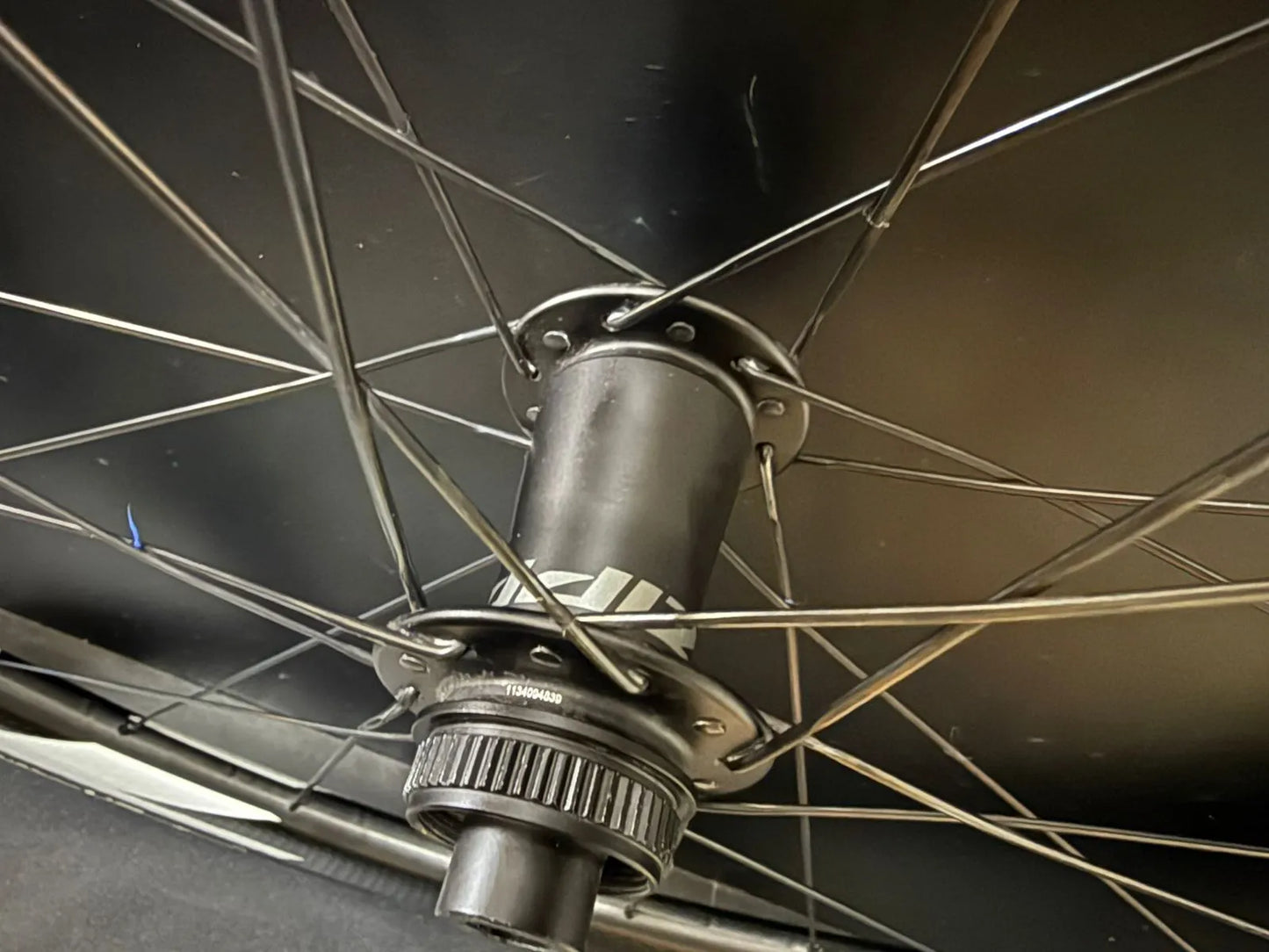 Par de Rodas Zipp 404 Firecrest Disc Tubeless - Hookless - Cubos ZR1 - 58mm