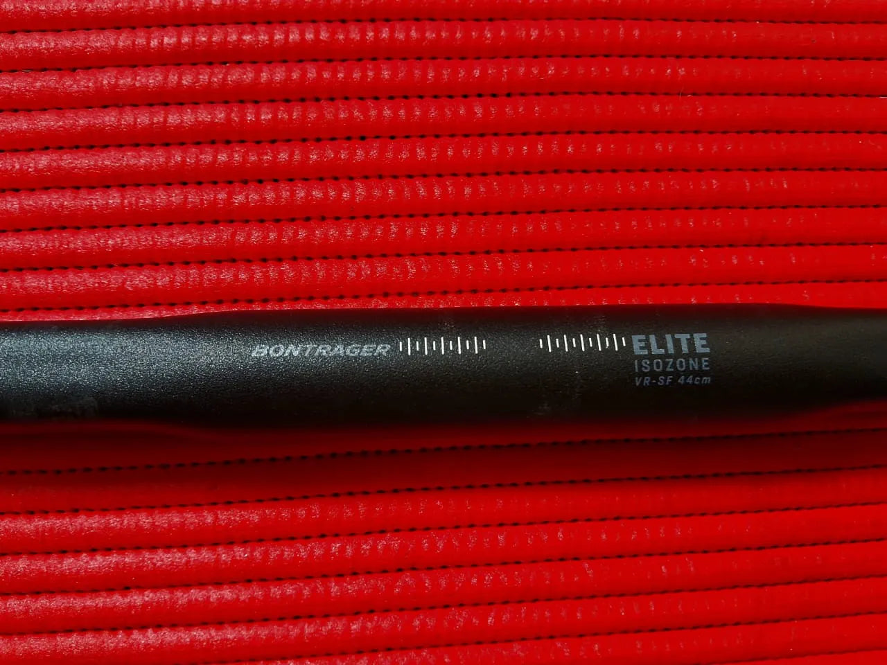 Guidão Road Bontrager Elite IsoZone VR-SF 440mm - Alumínio - Conforto