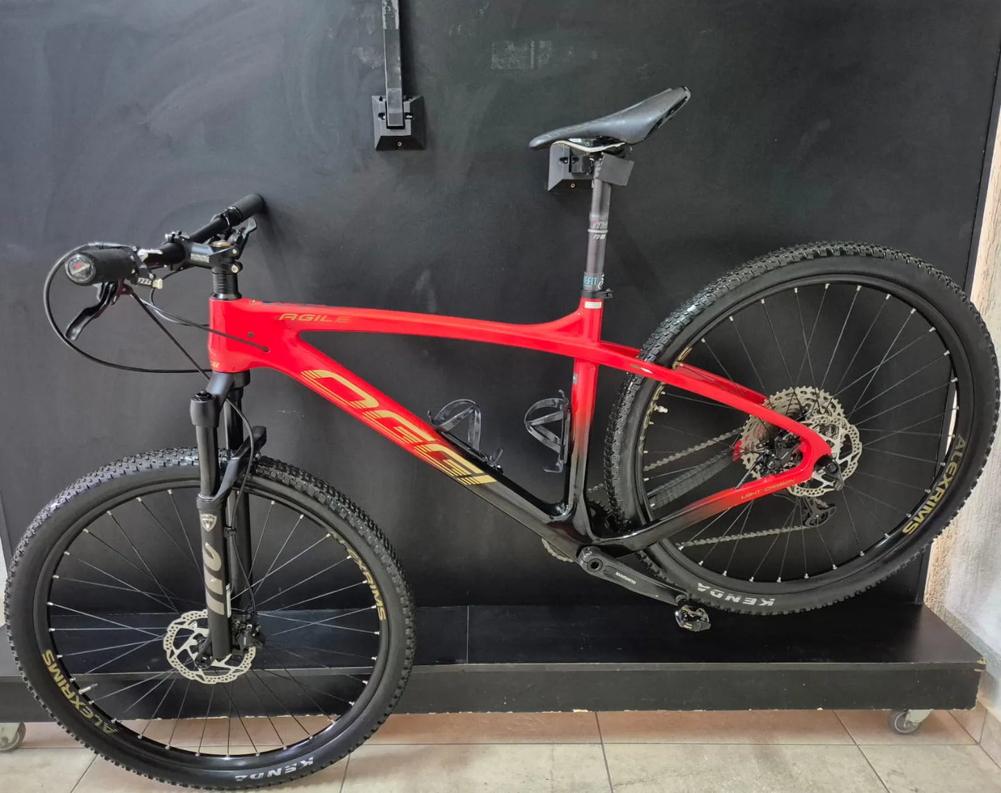 Bicicleta Oggi Agile Sport Carbon - Shimano Deore 12v - 2022